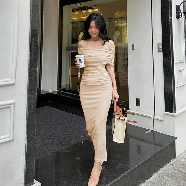 Damer Elegant off-shoulder cocktailkjole med rynker Skjora