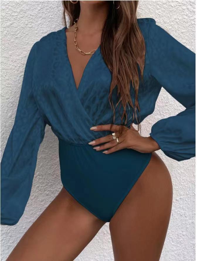Dame body med elegant omslagshalsskjæring og voluminøse ermer Skjora