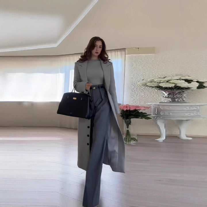 Kvinnes elegant trenchcoat med dobbel knapplukking og skreddersydd passform Skjora