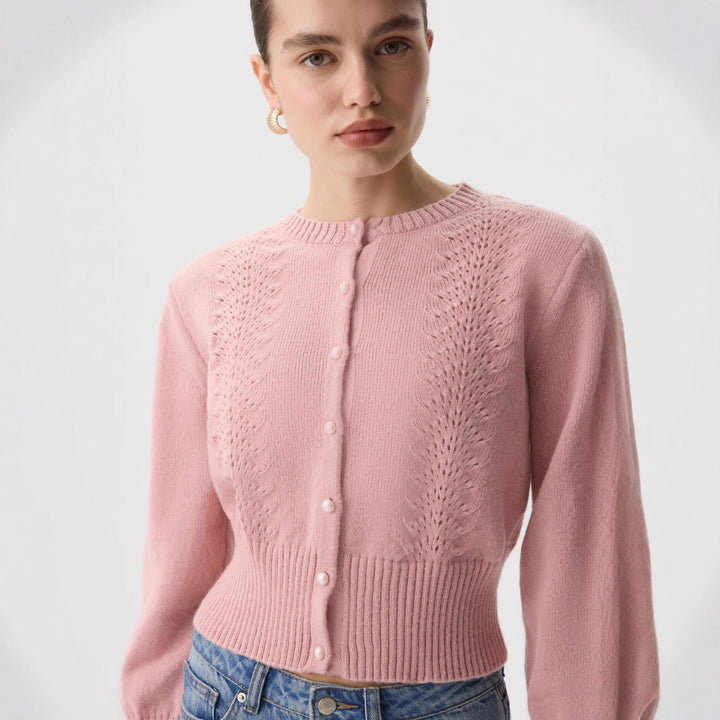 Kvinnens cardigan med fint blondermønster og elegante knapper Skjora