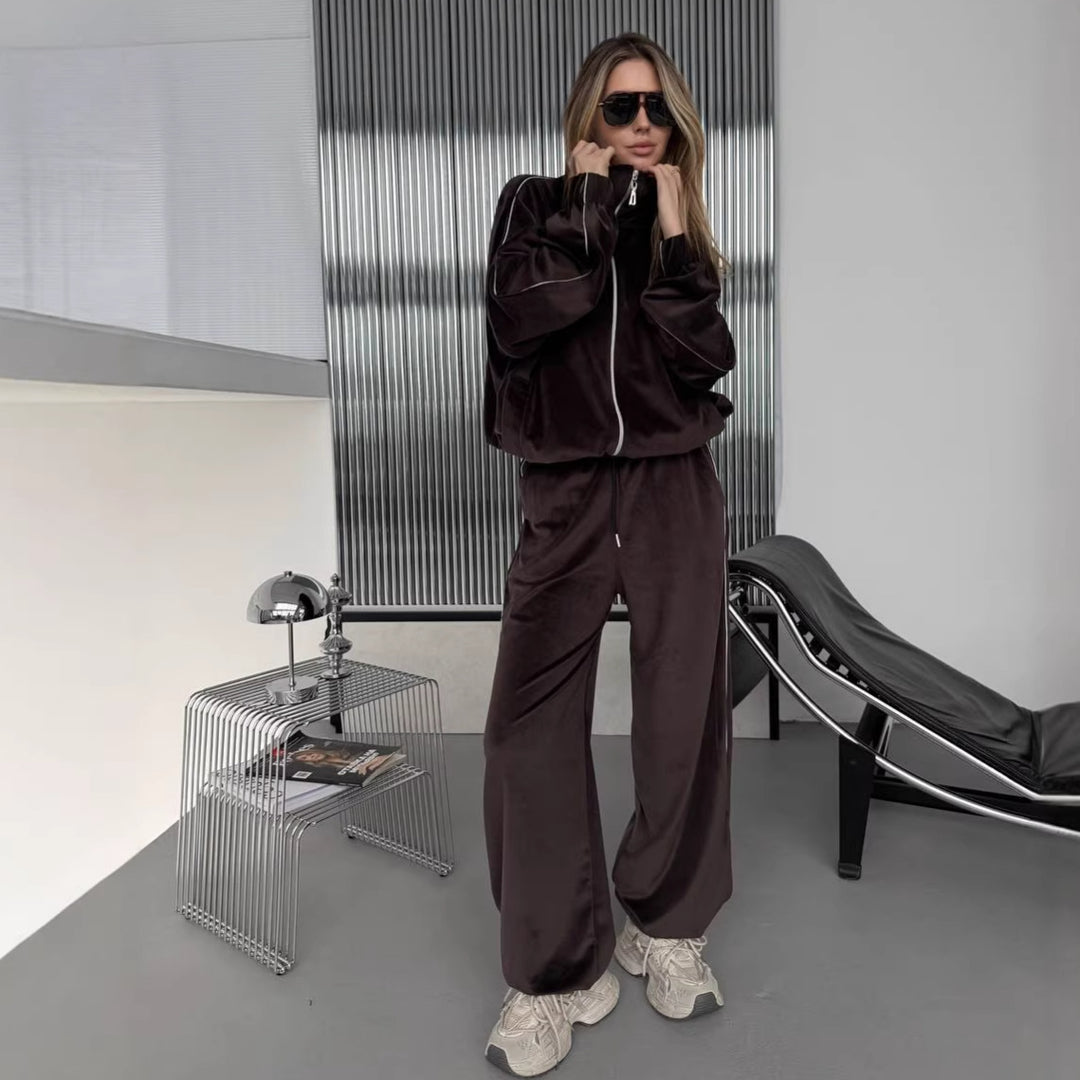 Kvinne stylish joggedress sett laget av høykvalitets fløyel og avslappet passform
