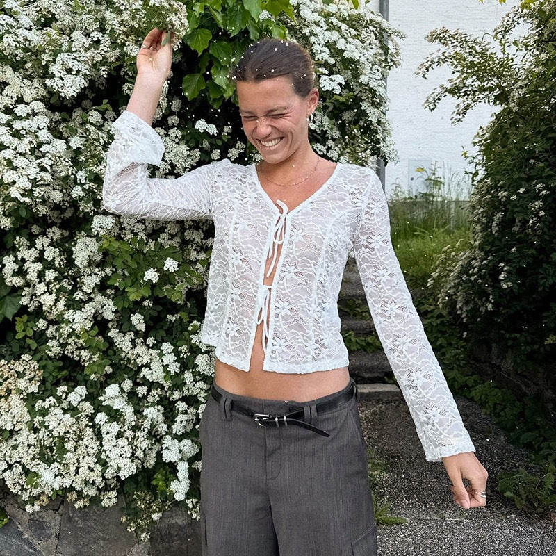 Dame spissbluse med elegant snøring Skjora