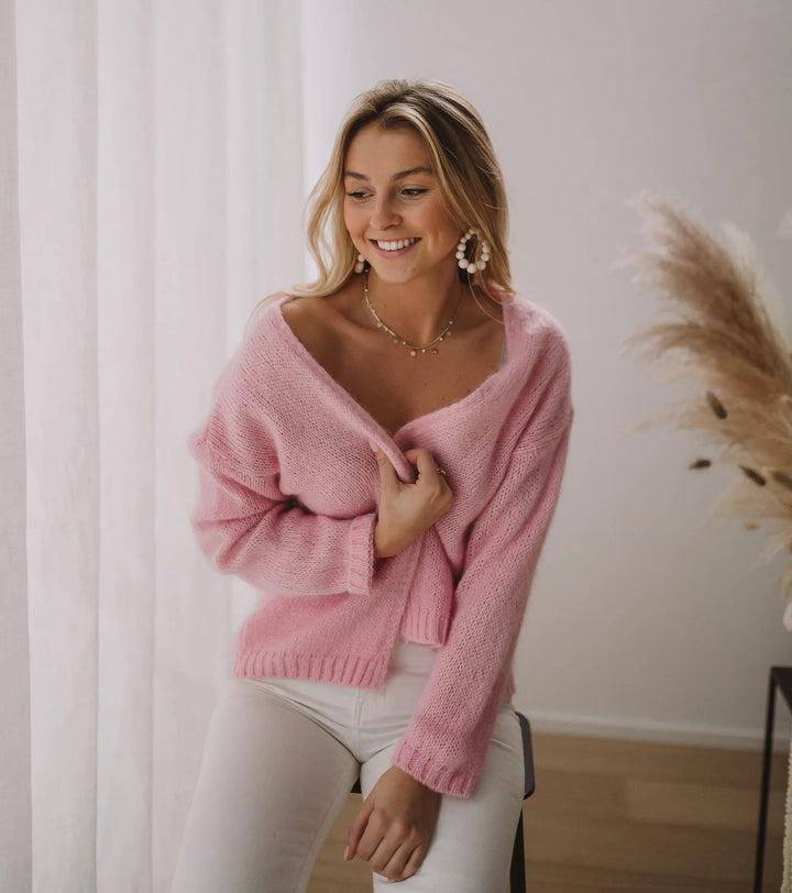 Kvinne cozy oversized genser med dyp V-hals og myk tekstur Skjora