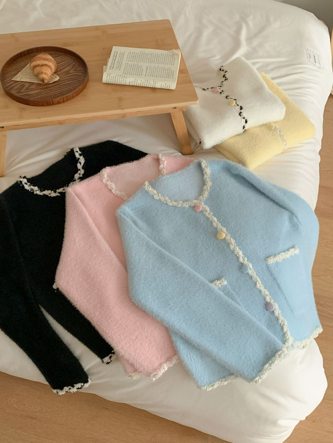 Kvinnenes koselige cardigan med fargerike knapper og lommer