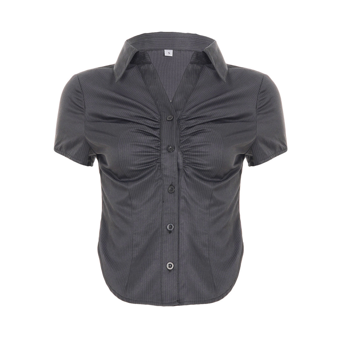 Dame kortermet bluse med rynk og elegant knappestolpe Skjora