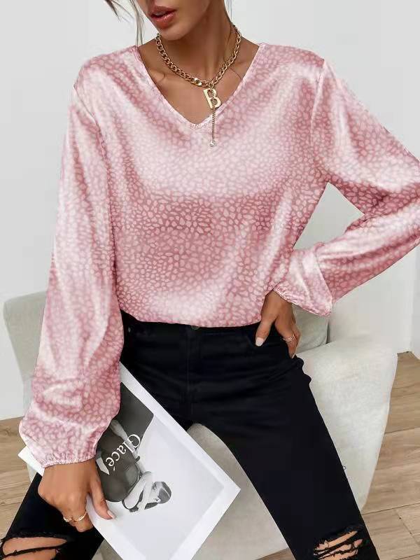Kvinnes elegant bluse topp med v-hals og voluminøse ermer Skjora