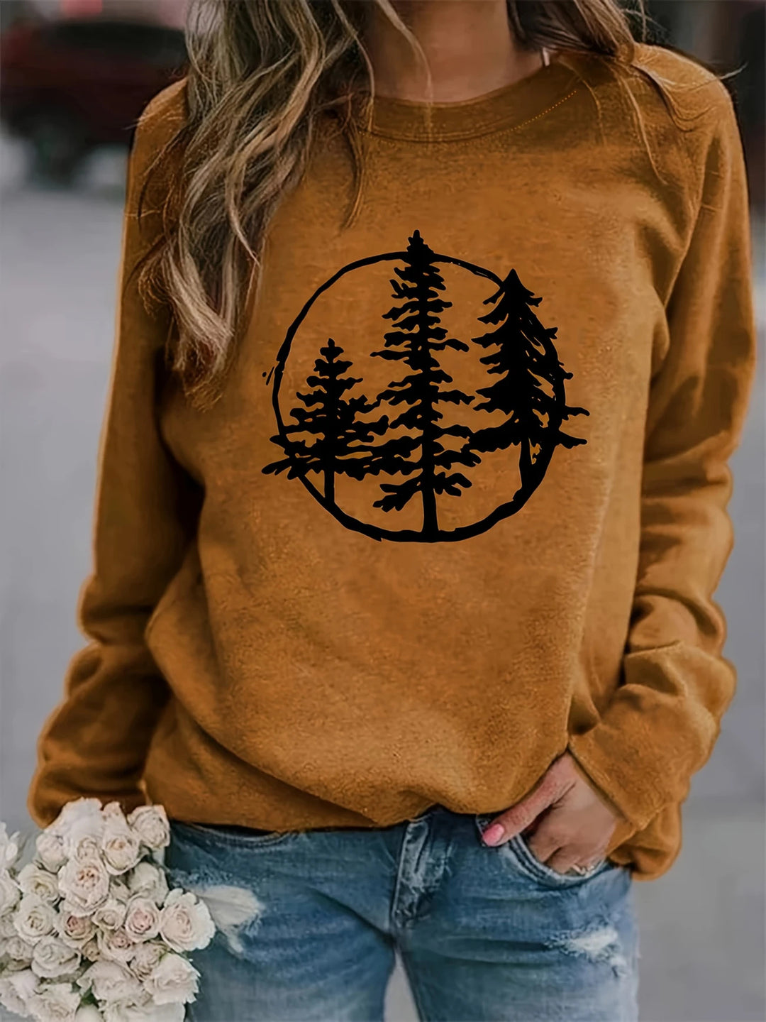 Kvinnelig sweatshirt med kult naturmotiv og avslappet passform Skjora
