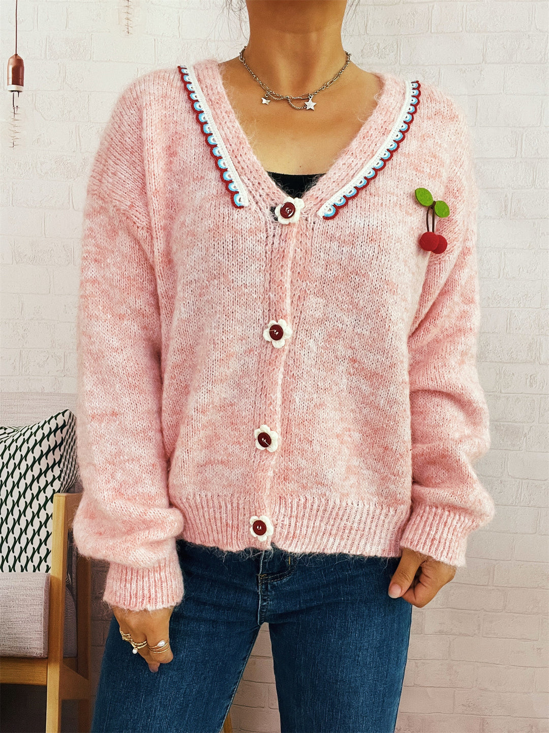 Dame koselig cardigan med lekent blomsterdesign og knappedetaljer Skjora