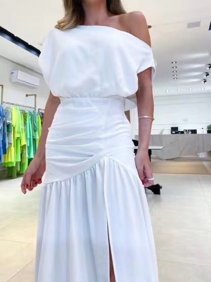 Dame Langermet kjole med sidesliss og off-shoulder design Skjora