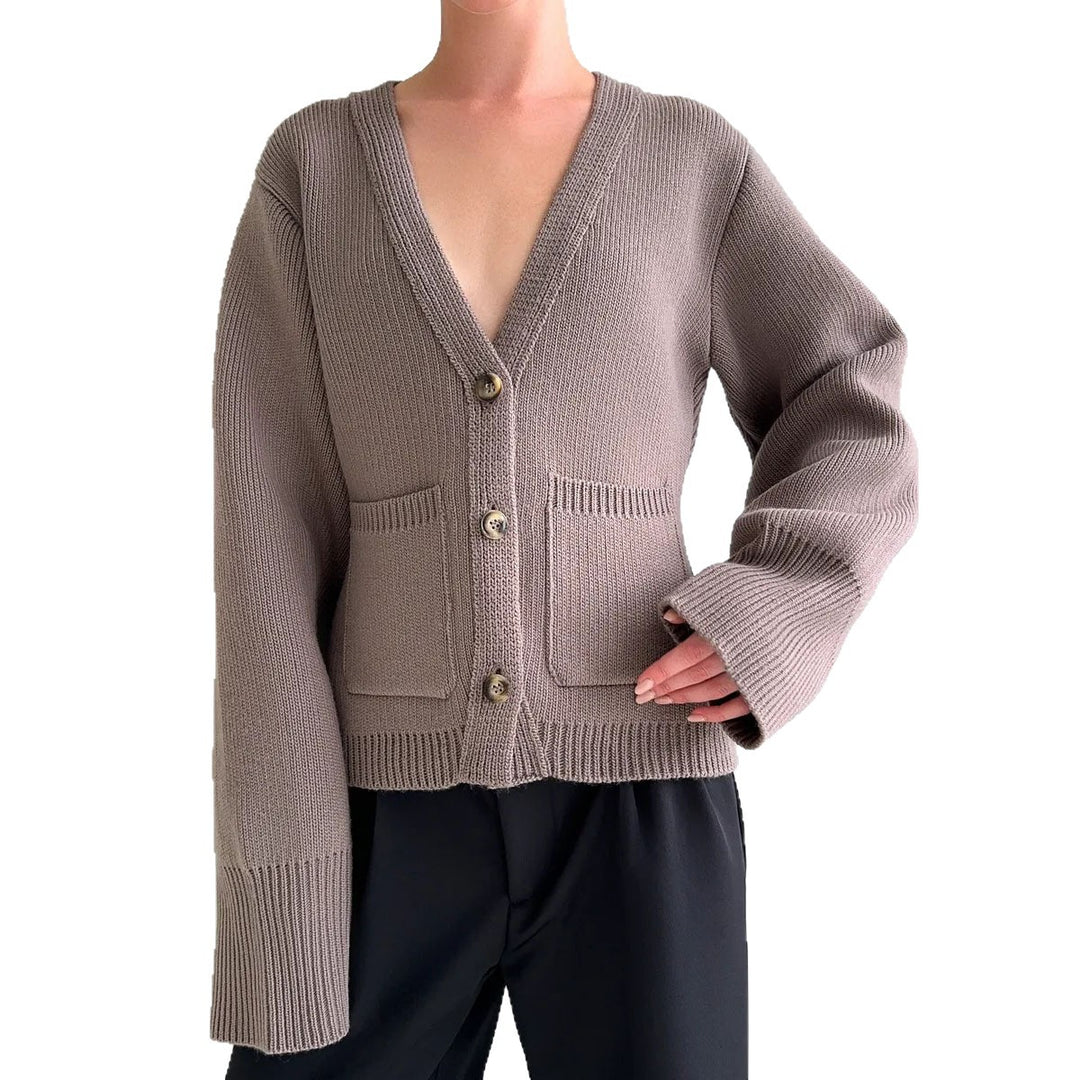 Damer cardigan med dyp V-hals og store lommer Skjora