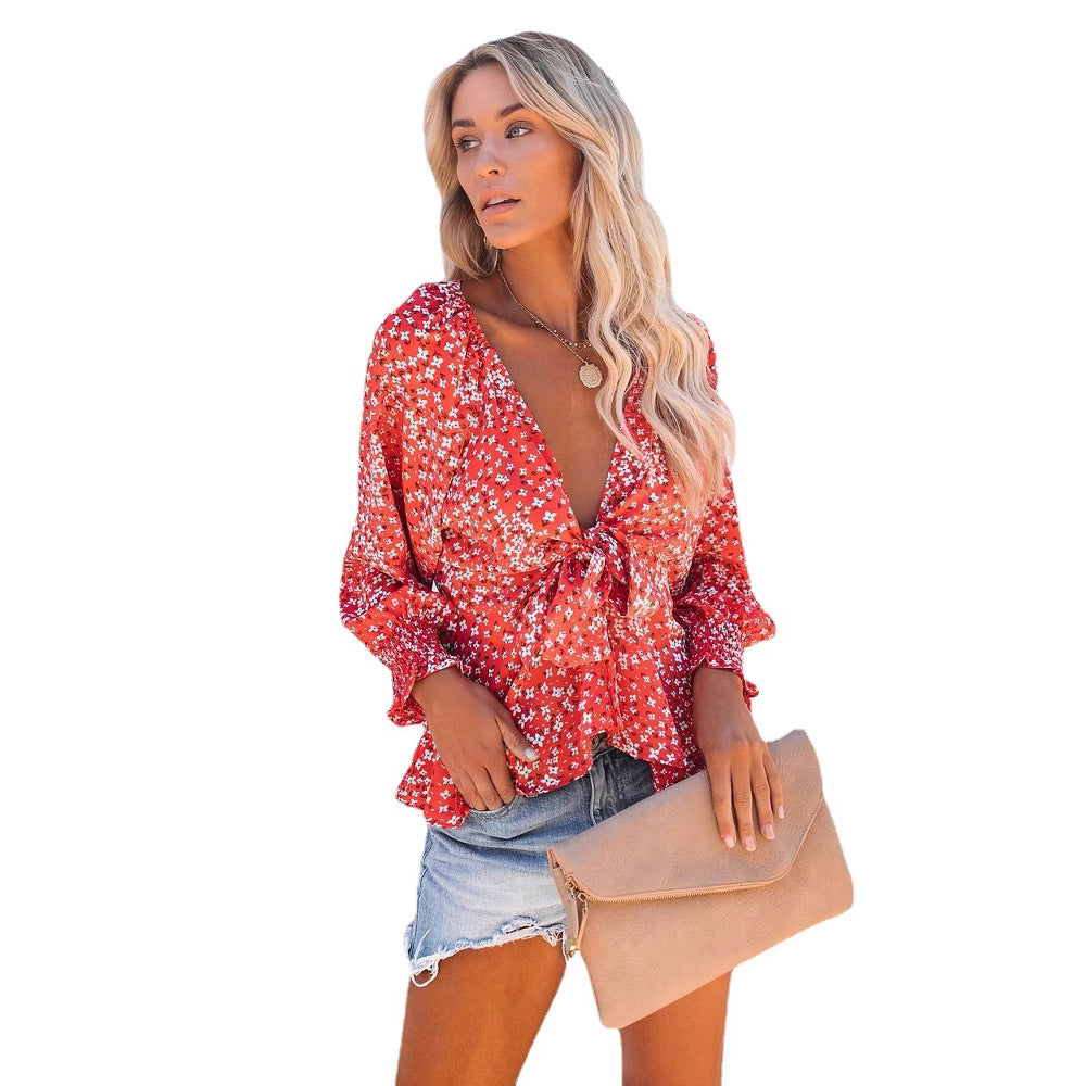 Damer bluse topp med leken blomsterdesign og elegant knute detaljer Skjora