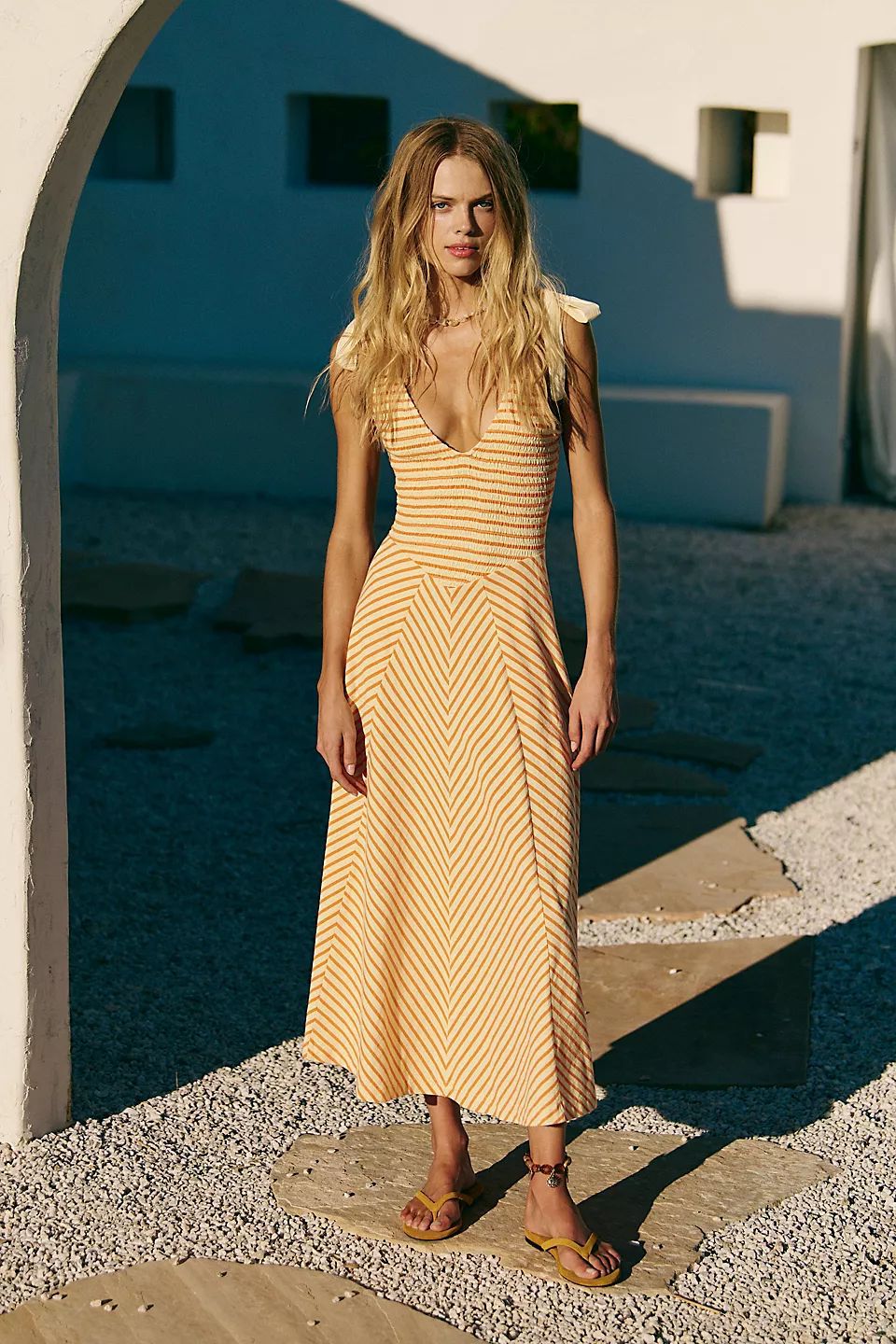 Damer Maxi Sommerkjole med lekne stropper og elegant V-hals