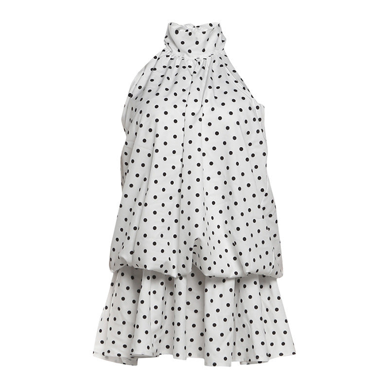 Dame Minikjole med leken polka-prikket mønster og elegant halterneck Skjora