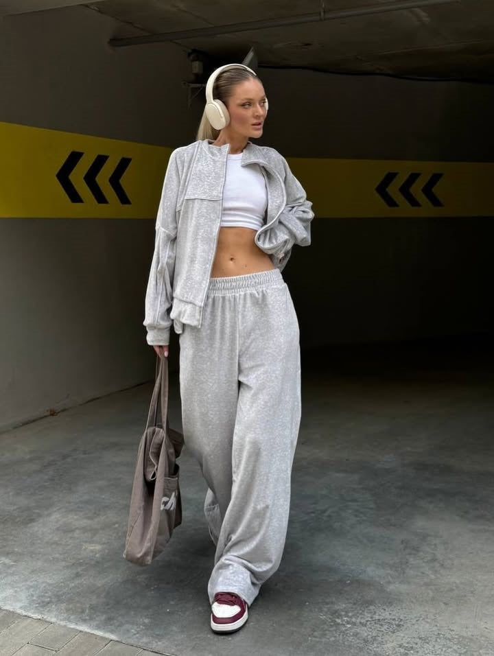 Kvinnelig sporty fritidssuite med avslappet snitt og elastisk midje