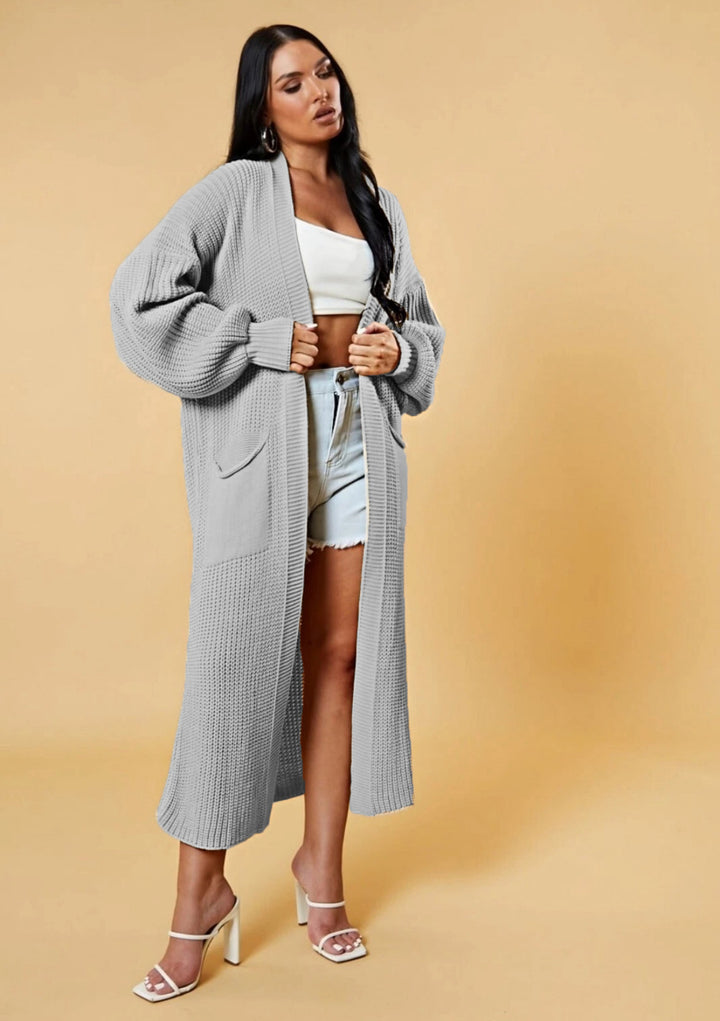 Kvinnes lang strikket cardigan med åpen design og praktiske lommer Skjora