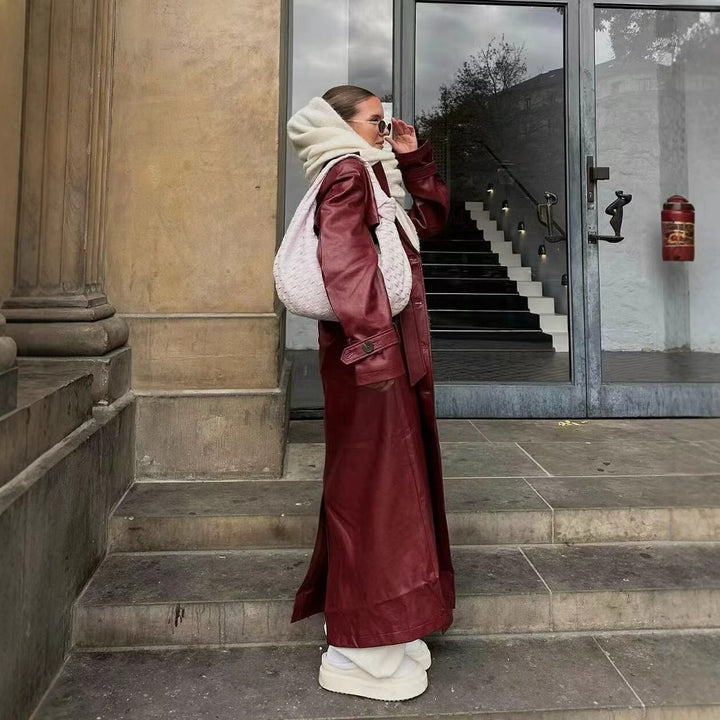 Kvinnenes elegante trenchcoat i moderne faux skinnutseende med belte i midjen Skjora