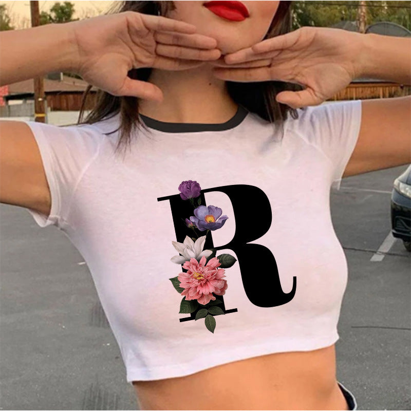 Dame cropped T-skjorte med blomstrede initialdesign Skjora