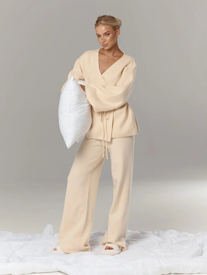 Dames lounge-set med avslappet kimono-topp og behagelige bukser Skjora