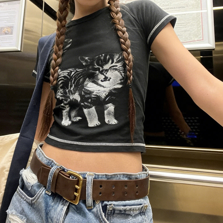 Women's T-shirt with creative cat design and sporty cut Skjora