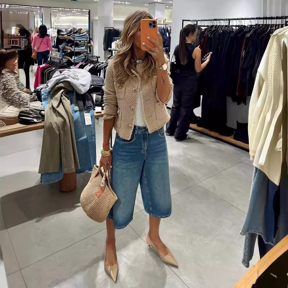 Dame Boucle Jakke i et elegant design med gullknapper Skjora