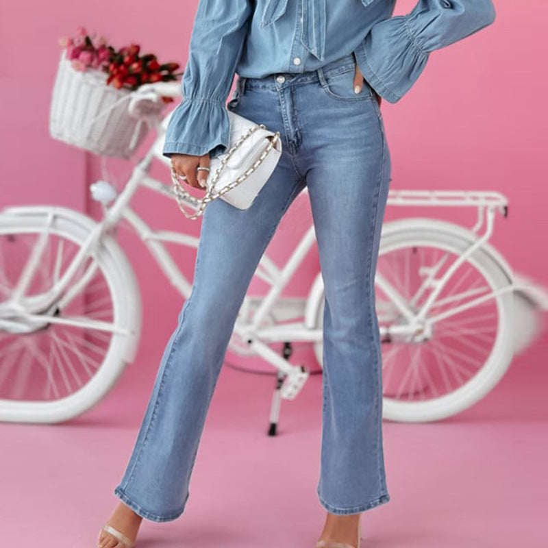 Damebluse med volanger og trendy krage Skjora
