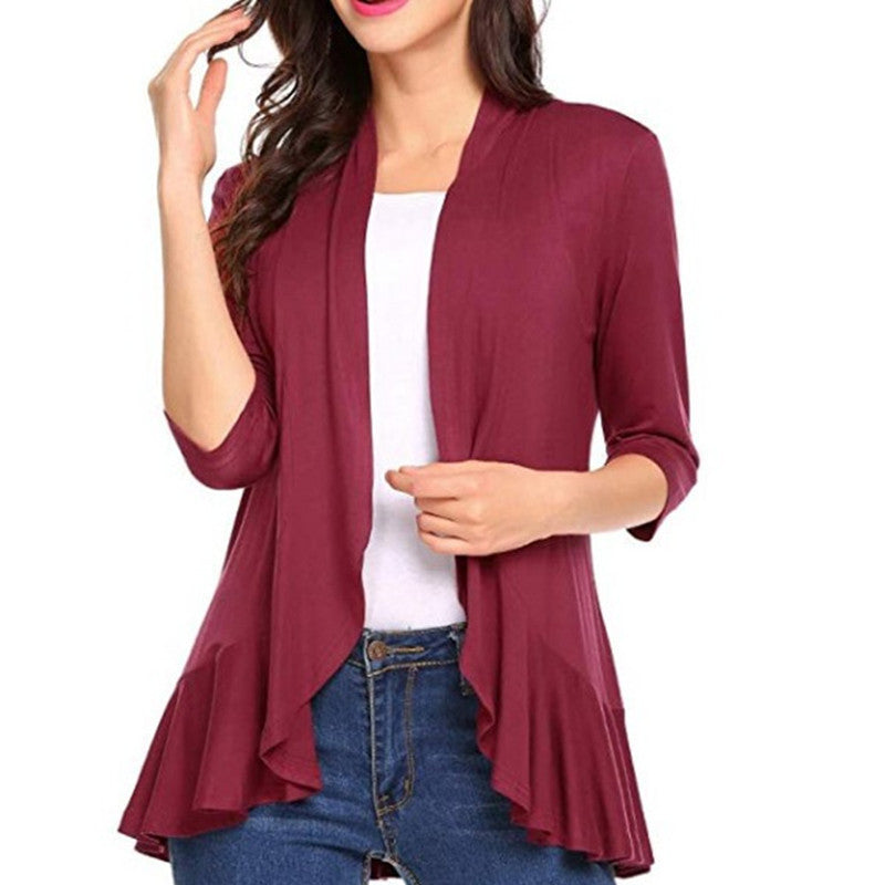 Kvinnelig Fashionable Cardigan med Asymmetrisk Snitt og Smigrende Detaljer Skjora