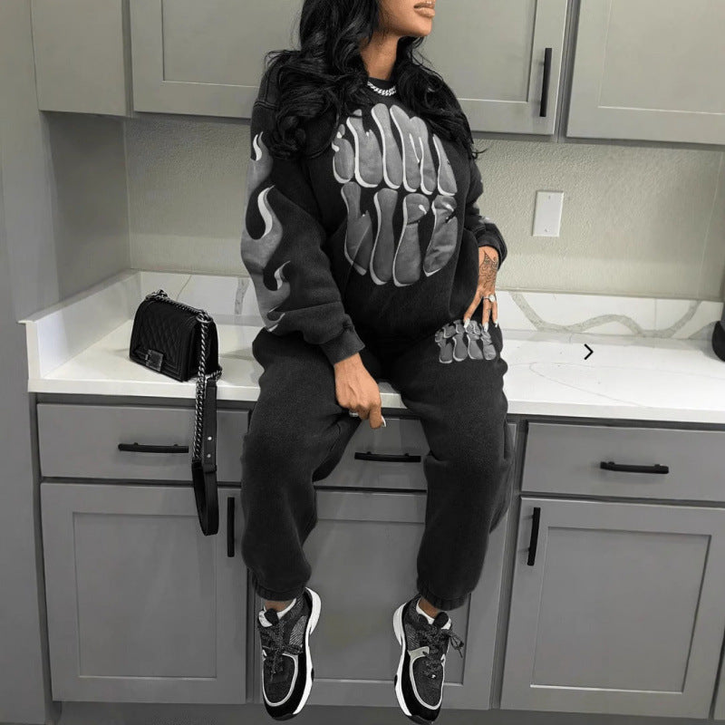 Kvinne tracksuit med trendy grafisk design og sporty passform Skjora