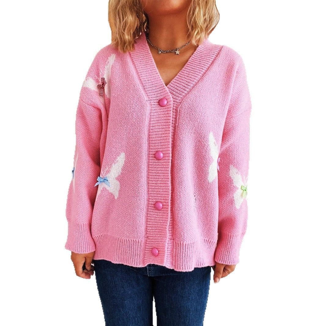 Dame koselig cardigan med fargerik sommerfugldesign og knappestolpe Skjora