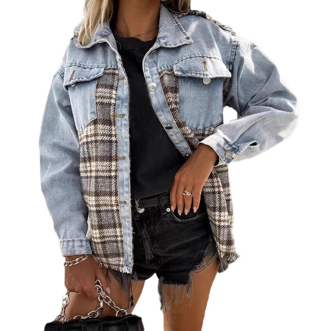 Dame casual denimjakke med rutete materialkombinasjon og praktiske lommer Skjora