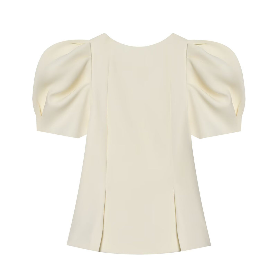 Damebluse med puffarmer og elegant snitt Skjora