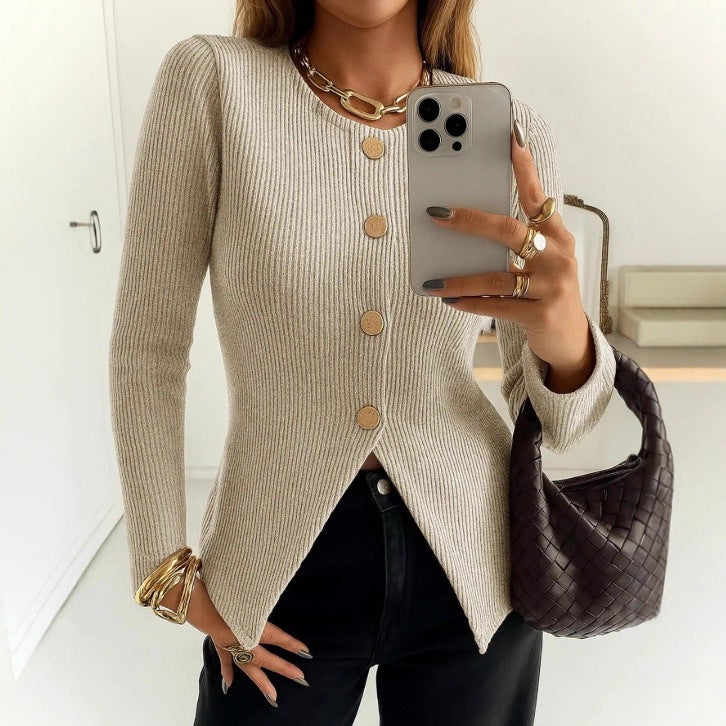 Kvinnes elegant cardigan med dekorative knapper Skjora