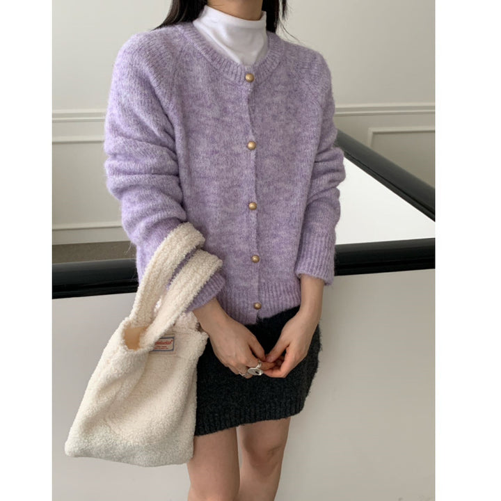 Kvinners Fluffy Strikk cardigan med Komfortabel Rund Hals og Ekte Knapper Skjora