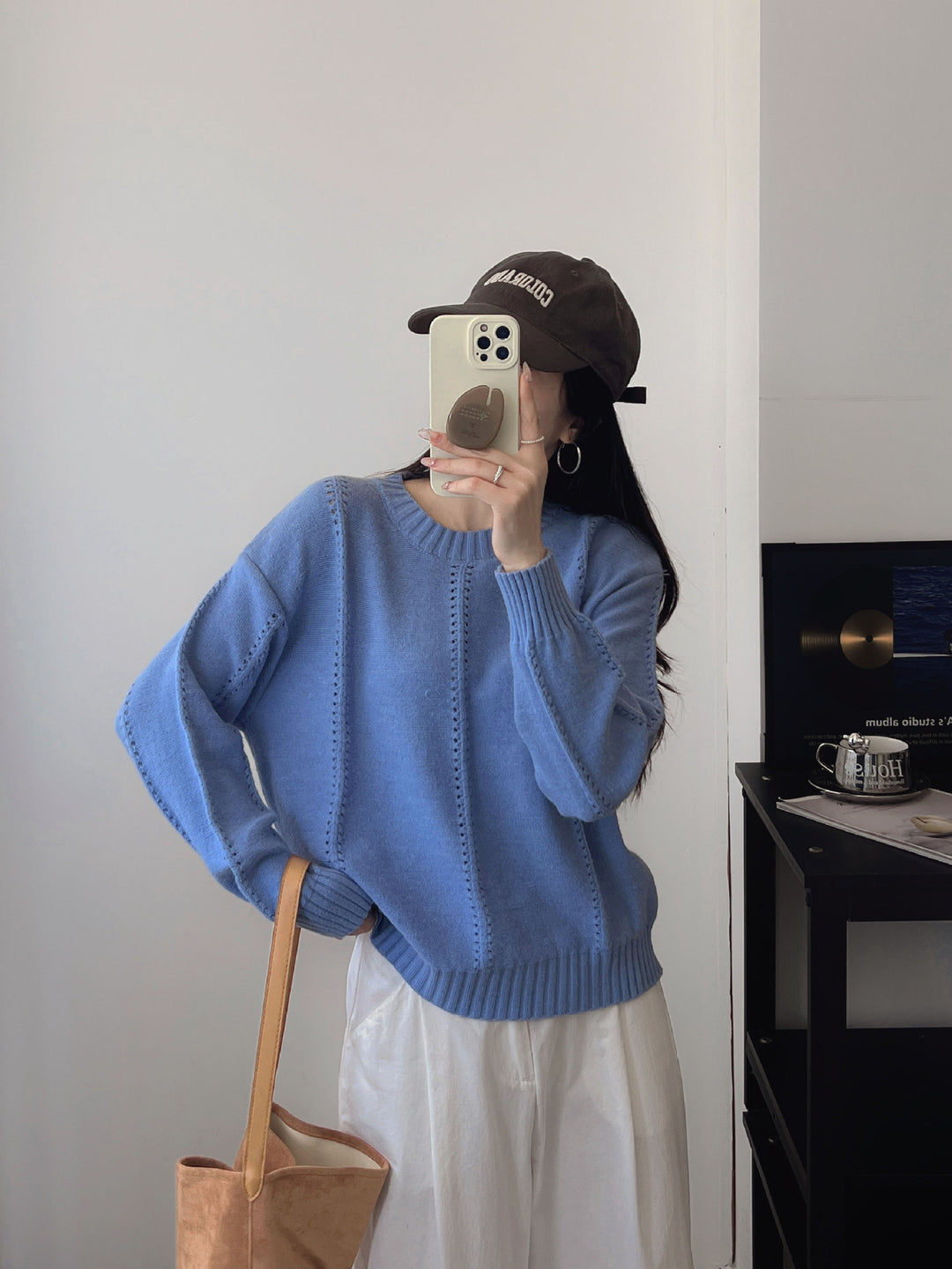 Kvinnes chunky strikkegenser med en feminin silhuett og strukturert design Skjora