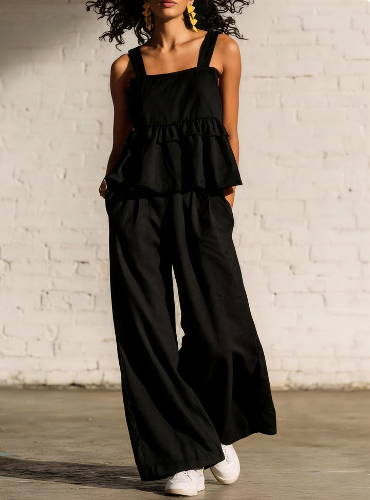 Dame Fashionable Two-Piece with Ruffle Details and Casual Cut Skjora