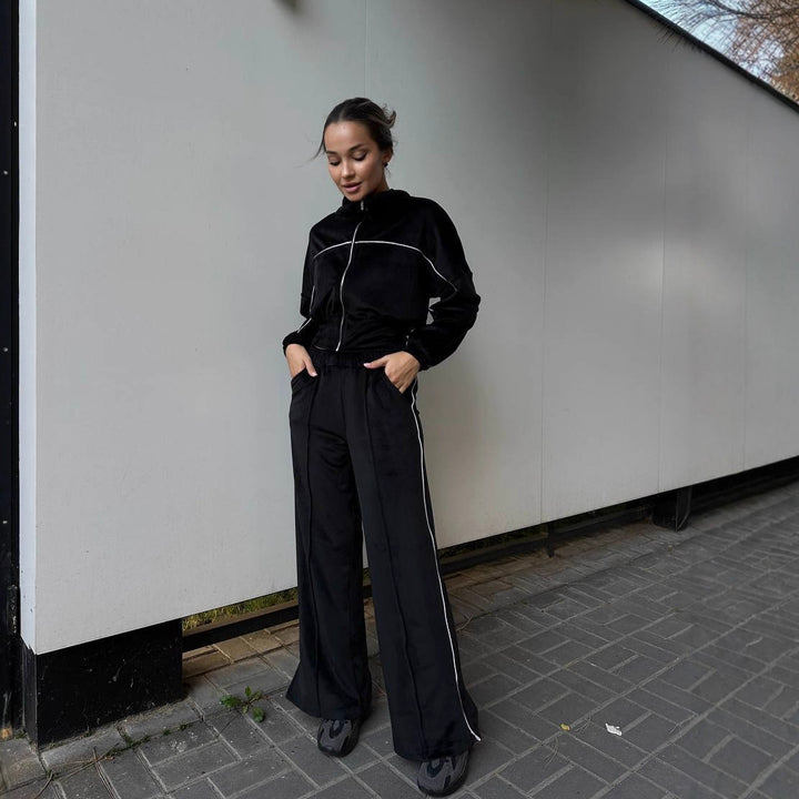 Kvinners avslappede fleece loungewear sett med kort jakke og komfortable bukser Skjora