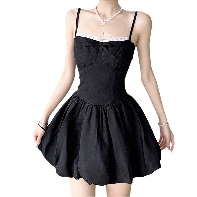 Dame Leken mini jumpsuit med spissdetaljer og elastisk belte Skjora