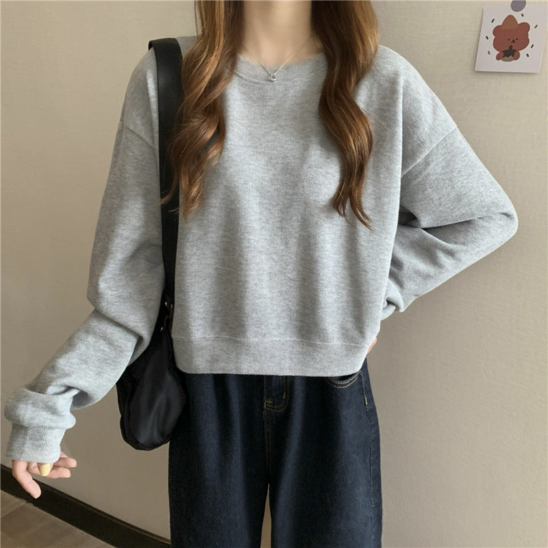 Kvinne casual cropped genser laget av myk bomullsblanding med stilren rund hals Skjora