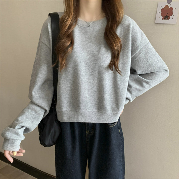 Kvinne casual cropped genser laget av myk bomullsblanding med stilren rund hals Skjora