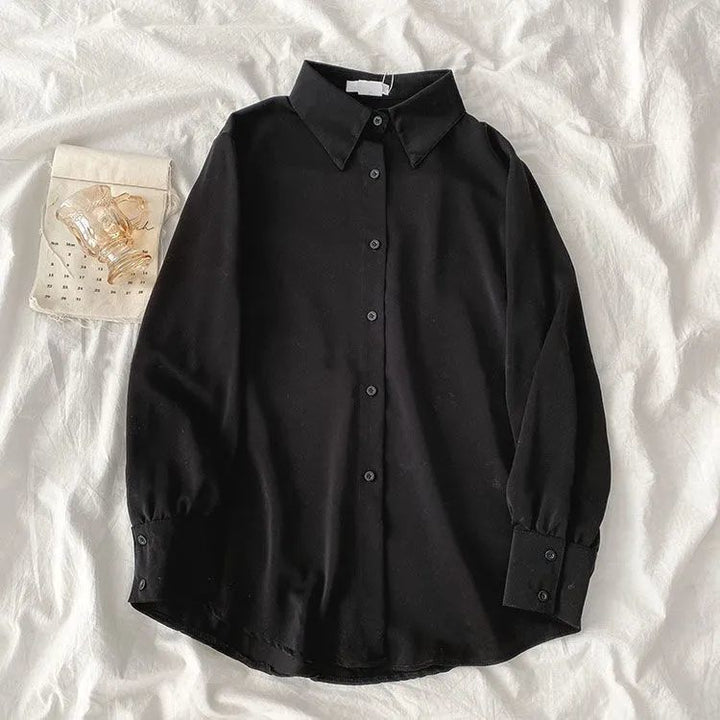 Kvinnens elegante bluse med voluminøse ermer Skjora
