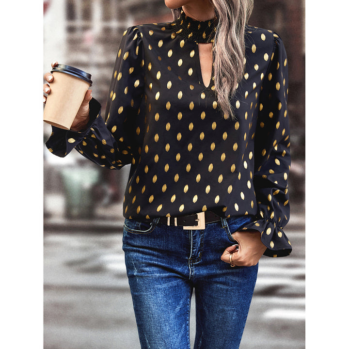 Dame elegant Bluse med moderne halsutskjæring og gyldne detaljer Skjora