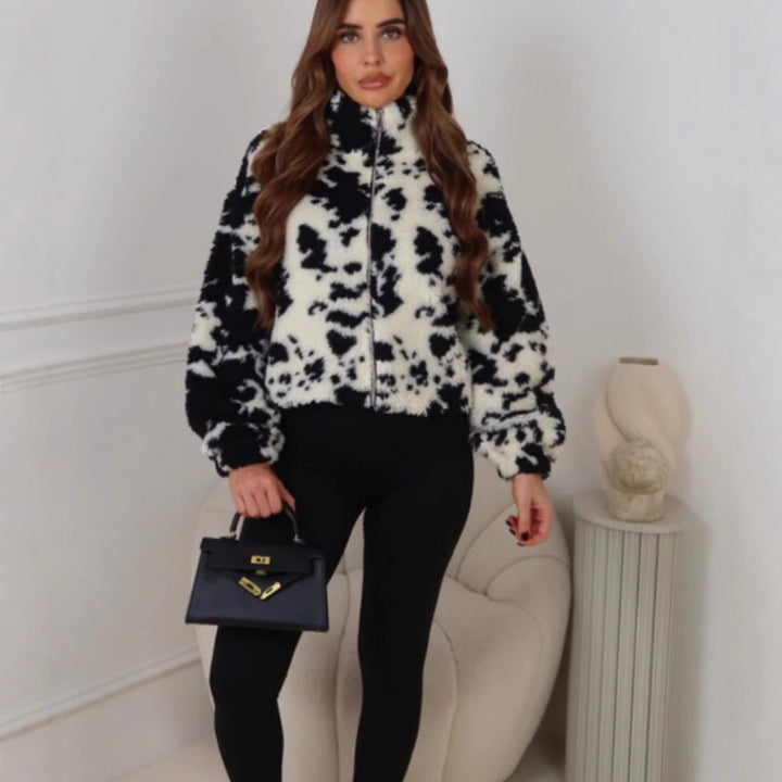 Dame Cozy Fleece Jakke med Høy Krage og Trendy Dalmatiner Trykk Skjora