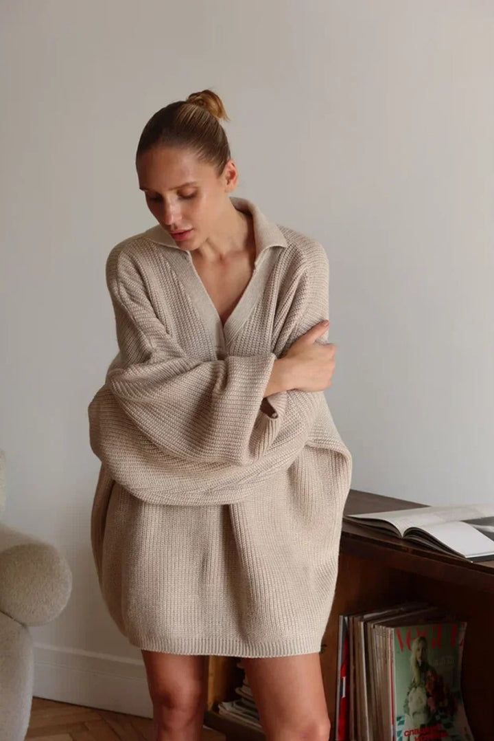 Dame koselig strikkegenser med V-hals og oversized passform Skjora
