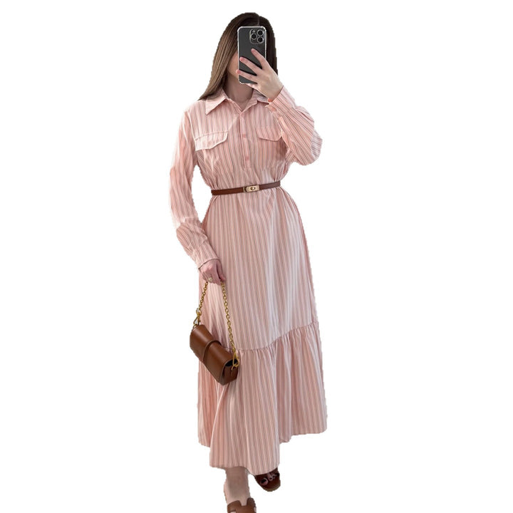 Kvinners maxikjole med elegant skjorte bluse-stil og sofistikert midjeaksentuasjon Skjora