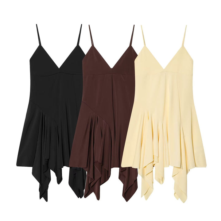 Dame flytende spaghetti-båndkjole med asymmetrisk kant og elegant rynkedesign Skjora