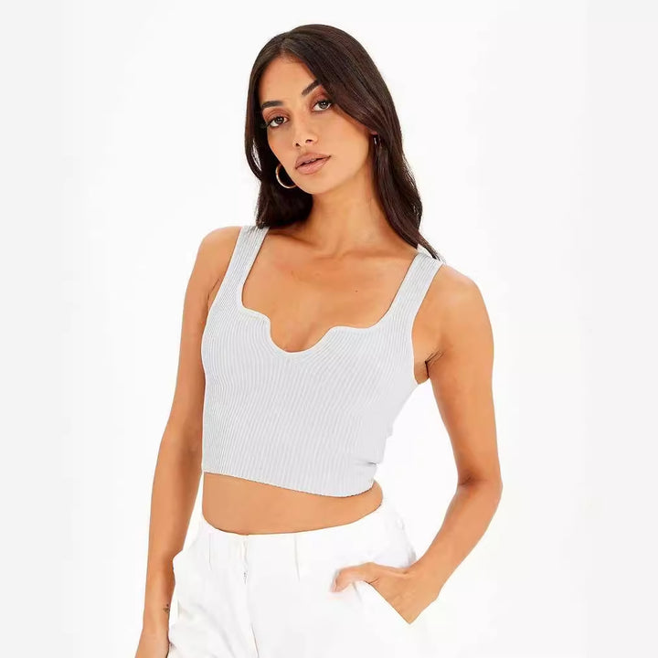 Dame Crop-top med bølget utskjæring og fin ribbestruktur Skjora