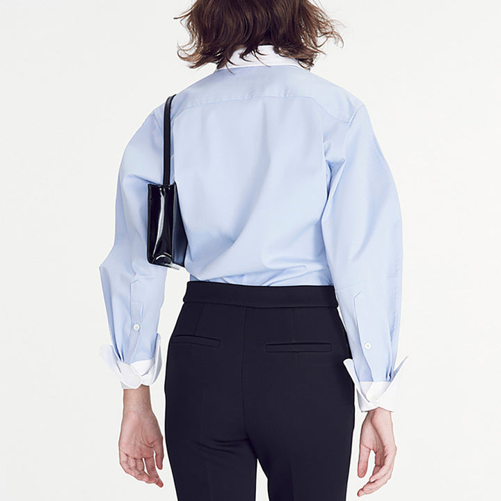 Dame elegant skjorte med moderne snitt og kontrasterende detaljer Skjora