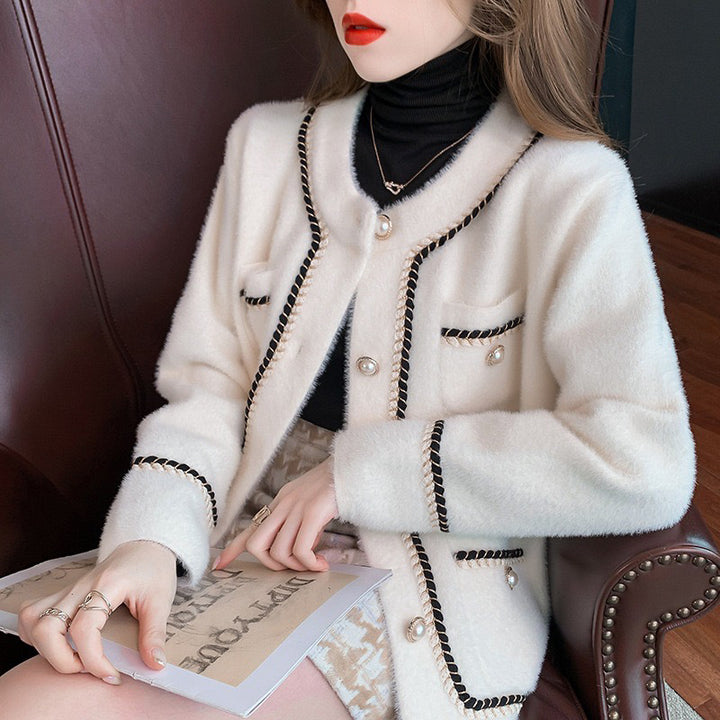 Kvinnenes elegante cardigan med kontrastdetaljer og lommer Skjora