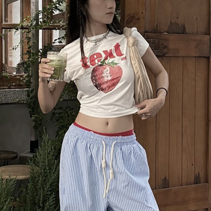 Dame avslappet cropped T-skjorte med fruktmotiv Skjora