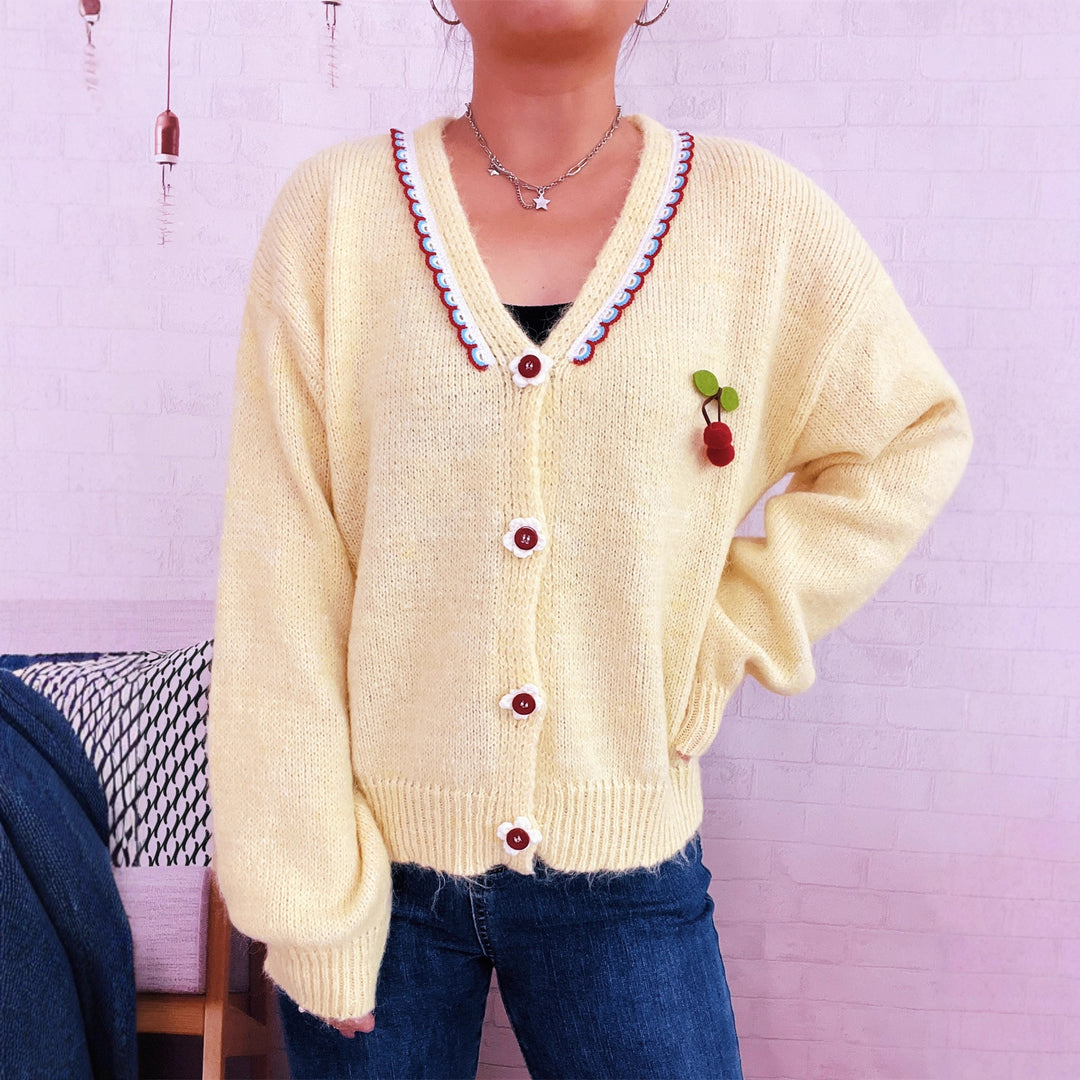 Dame koselig cardigan med lekent blomsterdesign og knappedetaljer Skjora