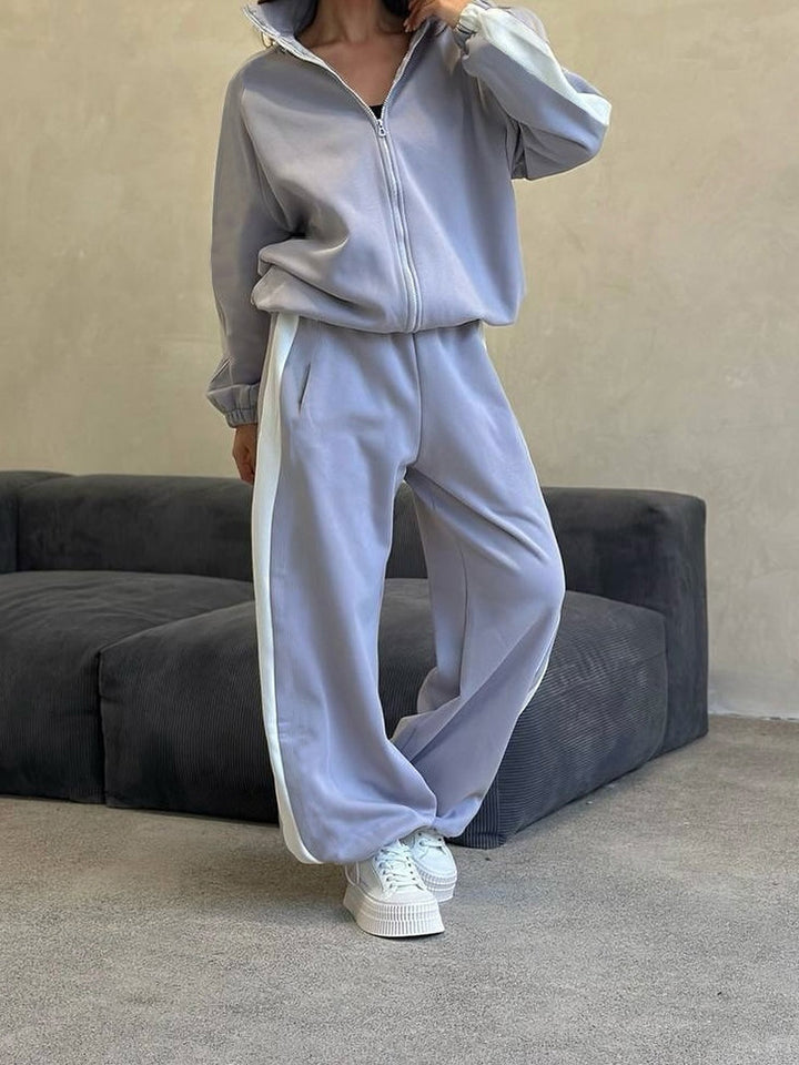 Dames sporty to-delt laget av myk fleece med praktiske lommer og glidelås Skjora